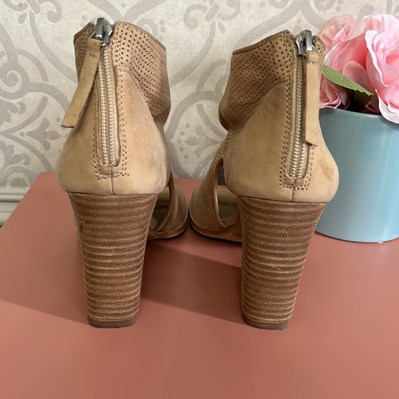 Vince Camuto peep toe soft booties - Picture 3 of 5
